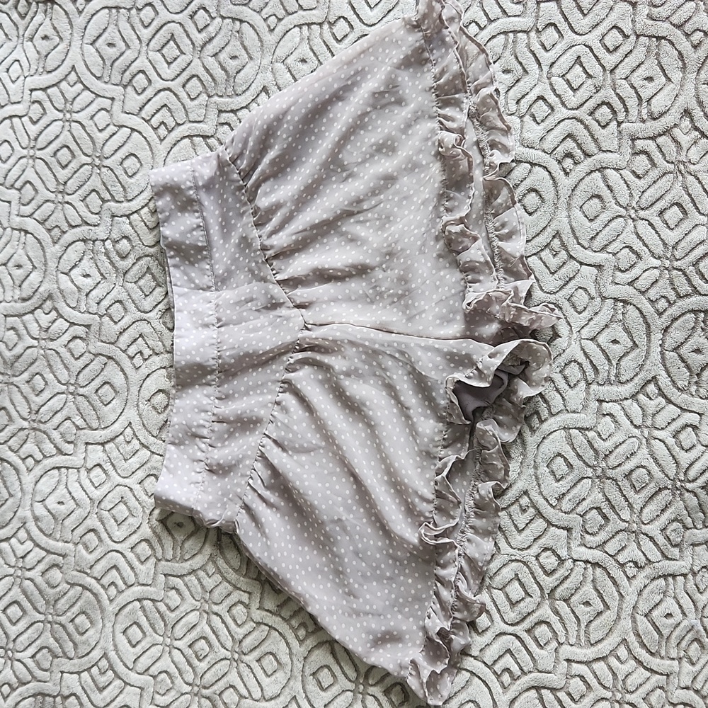Light gray polka dot ruffle shorts lined